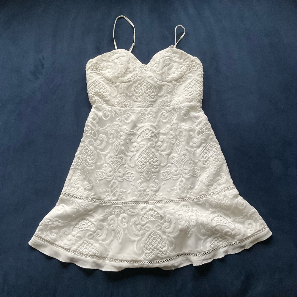 🆕 BARDOT Lilya Dress in Ivory - Picture 4 of 12